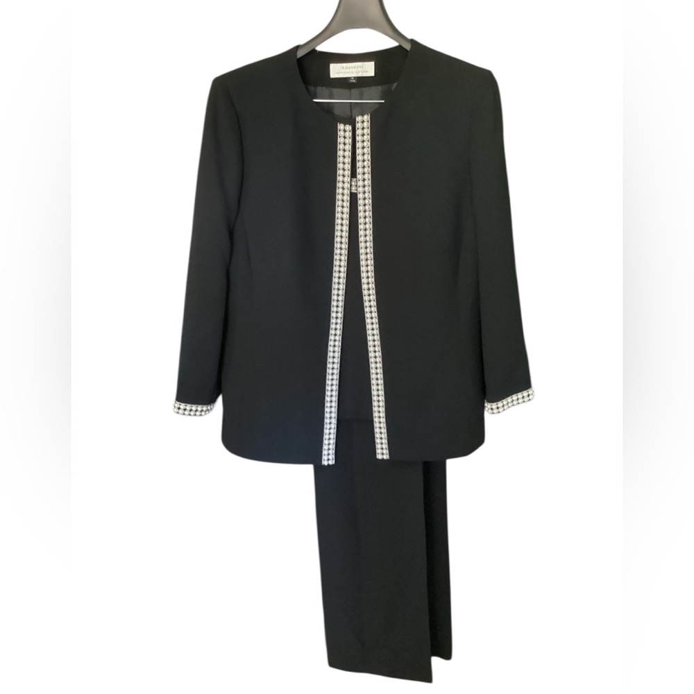 Tahari 3pc suit. 16